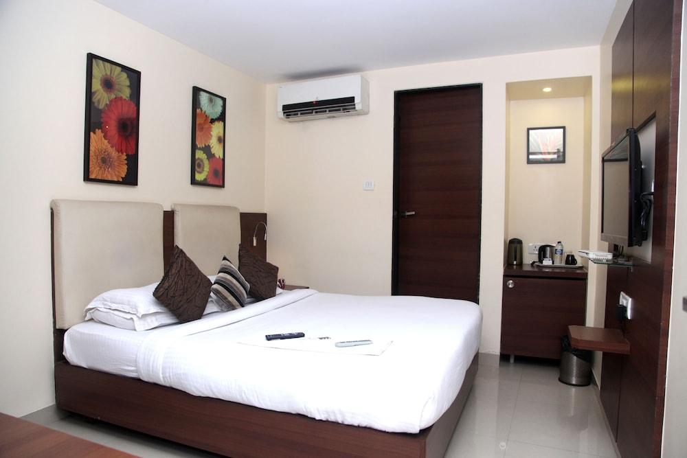 Hotel Concord Galaxy Mumbai Exterior photo